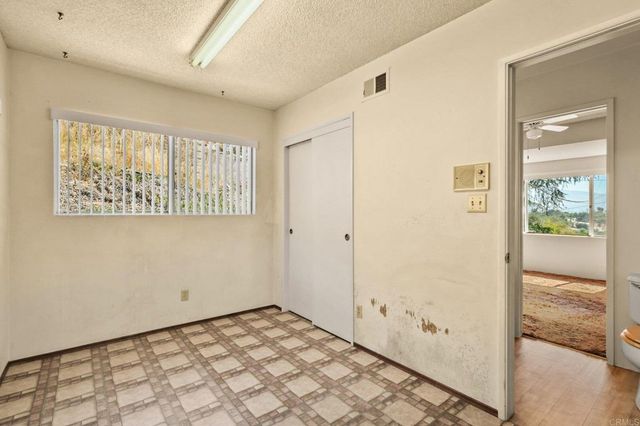 230 Mountain View Rd, El Cajon, CA 92021