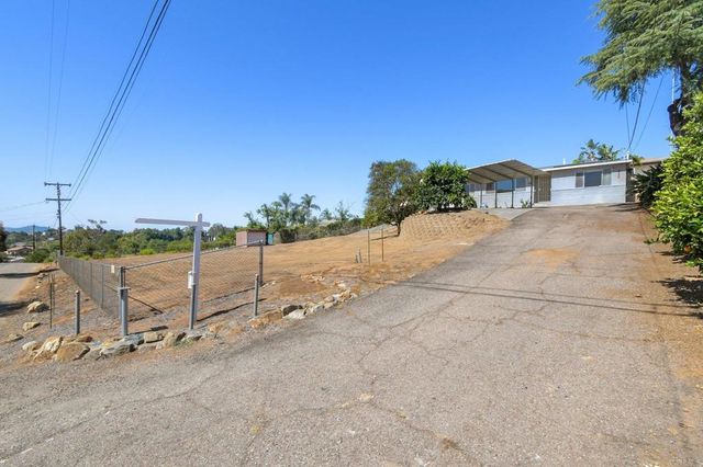 230 Mountain View Rd, El Cajon, CA 92021