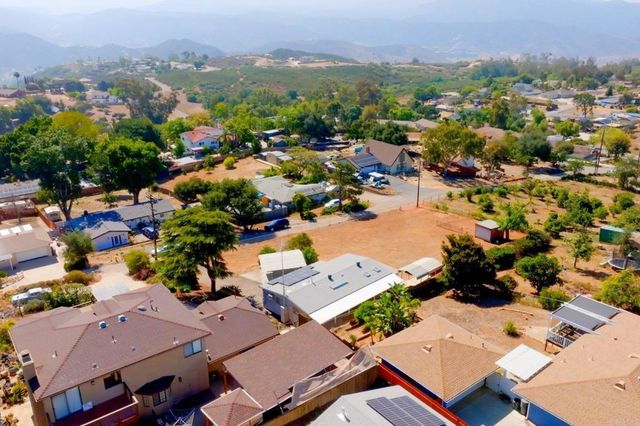 230 Mountain View Rd, El Cajon, CA 92021