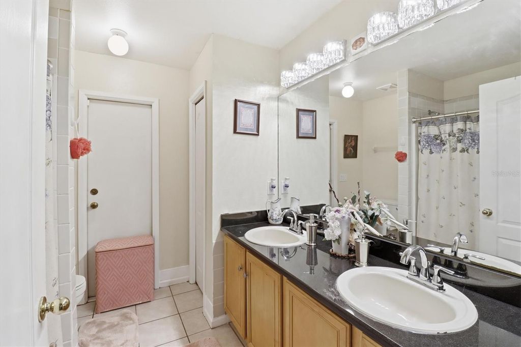 Image 13 of property listing at 2356 ALCLOBE CIRCLE, Ocoee, FL 34761