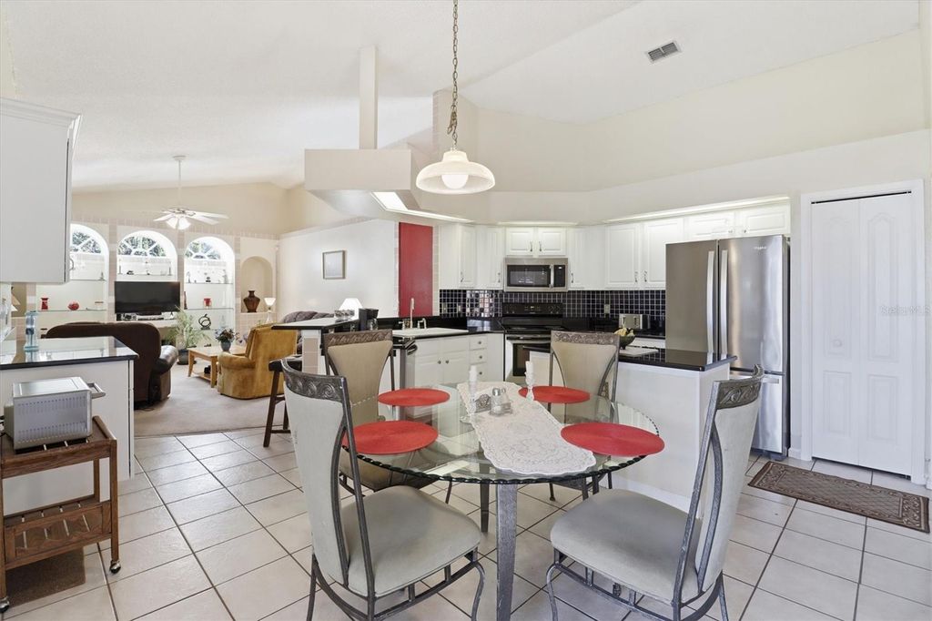 Image 10 of property listing at 2356 ALCLOBE CIRCLE, Ocoee, FL 34761