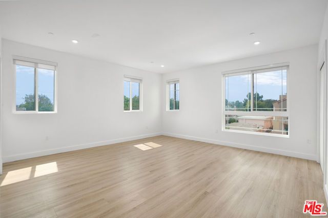 1832 S Barrington Avenue 401, Los Angeles, CA 90025
