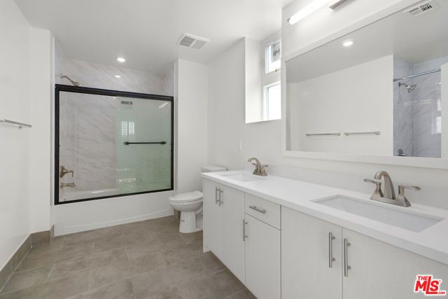 1832 S Barrington Avenue 401, Los Angeles, CA 90025