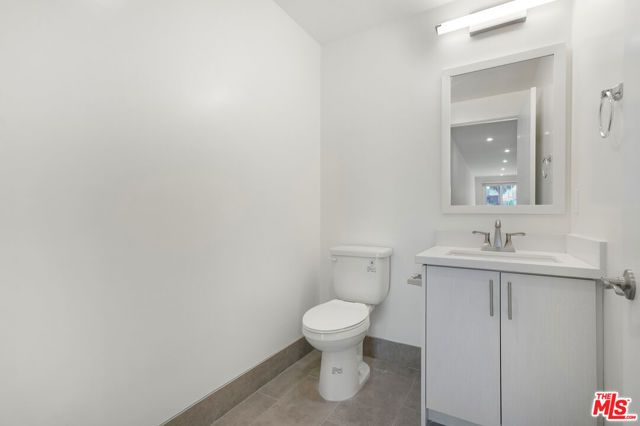 1832 S Barrington Avenue 401, Los Angeles, CA 90025