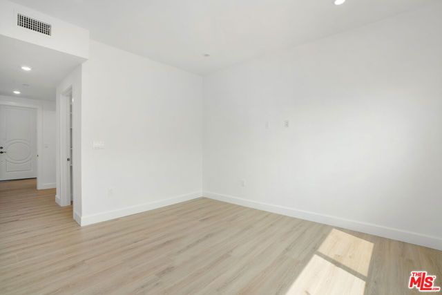 1832 S Barrington Avenue 401, Los Angeles, CA 90025