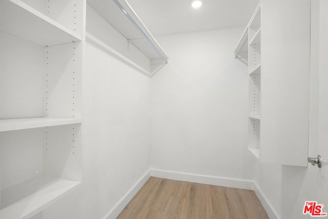1832 S Barrington Avenue 401, Los Angeles, CA 90025