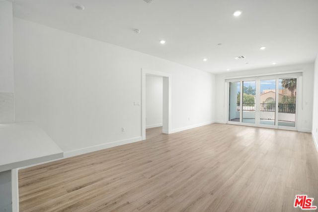 1832 S Barrington Avenue 401, Los Angeles, CA 90025