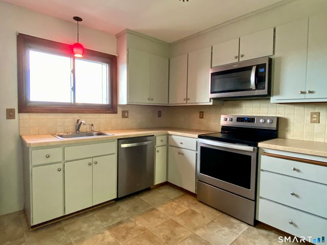 1104 Summer Hill Drive 1104, South Windsor, CT 06074