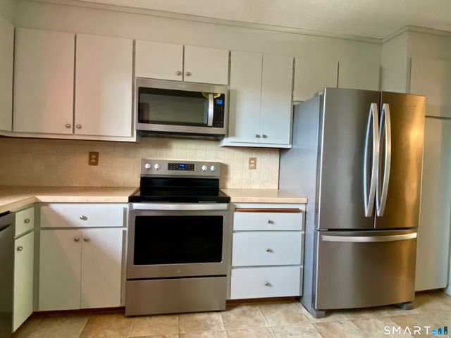 1104 Summer Hill Drive 1104, South Windsor, CT 06074