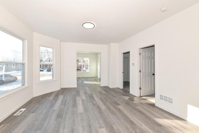 5807 20th AVENUE, Kenosha, WI 53140