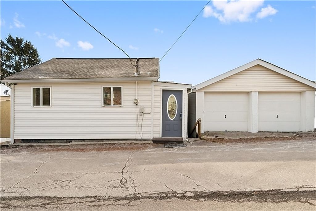 733 Peach Alley, Glassport, PA 15045