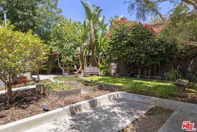 1022 Hyperion Avenue, Los Angeles, CA 90029