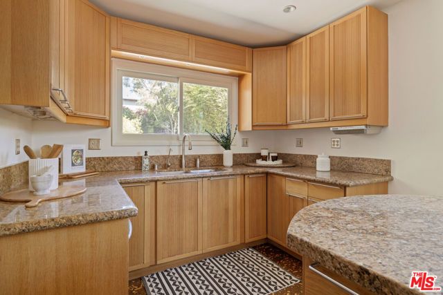 1022 Hyperion Avenue, Los Angeles, CA 90029