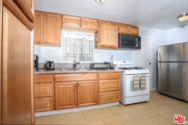 1379 W 37th Place, Los Angeles, CA 90007