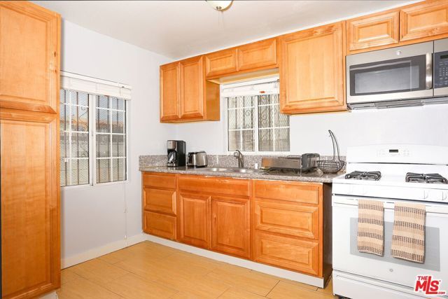 1379 W 37th Place, Los Angeles, CA 90007