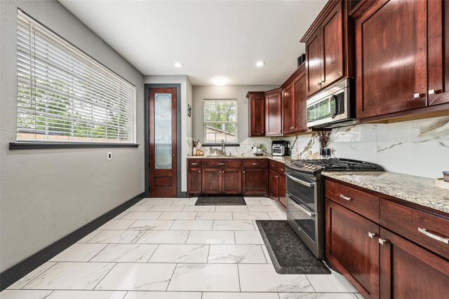 1205 N 17th Street, Waco, TX 76707