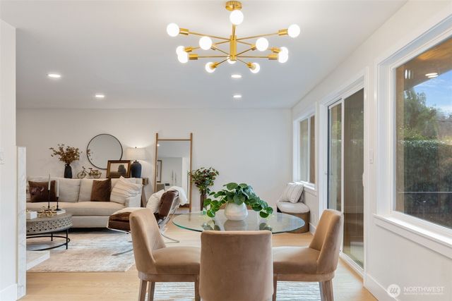 10009 45th Avenue NE, Seattle, WA 98125