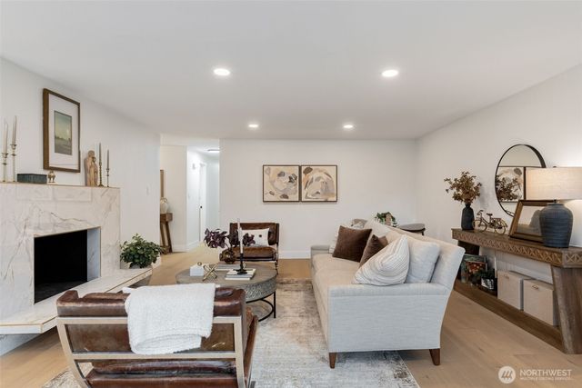 10009 45th Avenue NE, Seattle, WA 98125