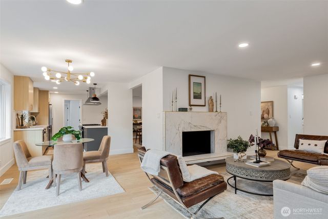 10009 45th Avenue NE, Seattle, WA 98125