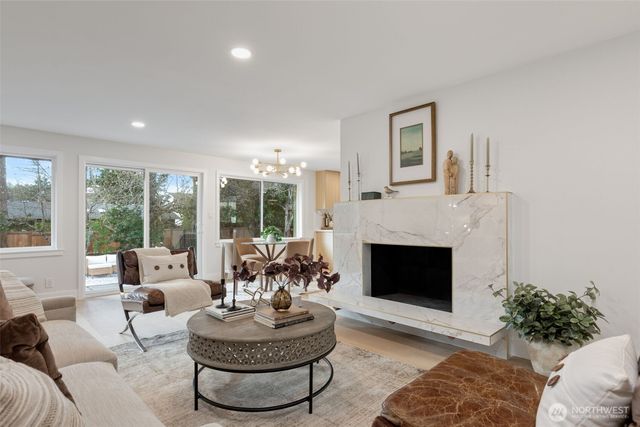 10009 45th Avenue NE, Seattle, WA 98125