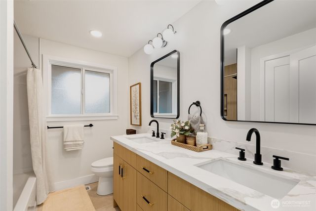 10009 45th Avenue NE, Seattle, WA 98125