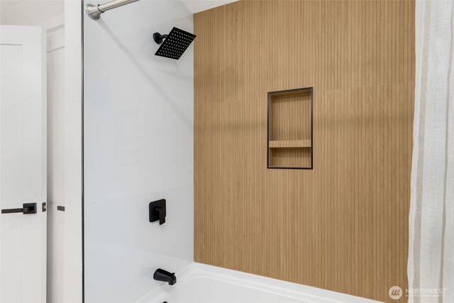 10009 45th Avenue NE, Seattle, WA 98125