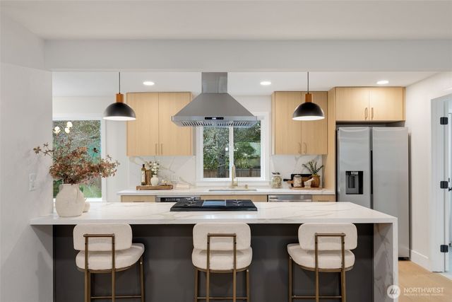 10009 45th Avenue NE, Seattle, WA 98125