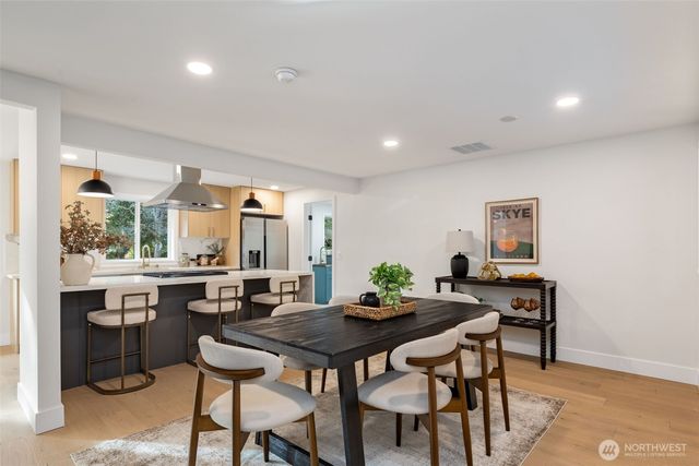 10009 45th Avenue NE, Seattle, WA 98125