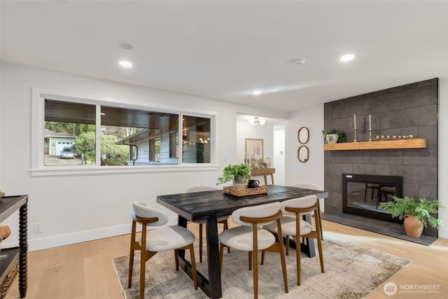 10009 45th Avenue NE, Seattle, WA 98125