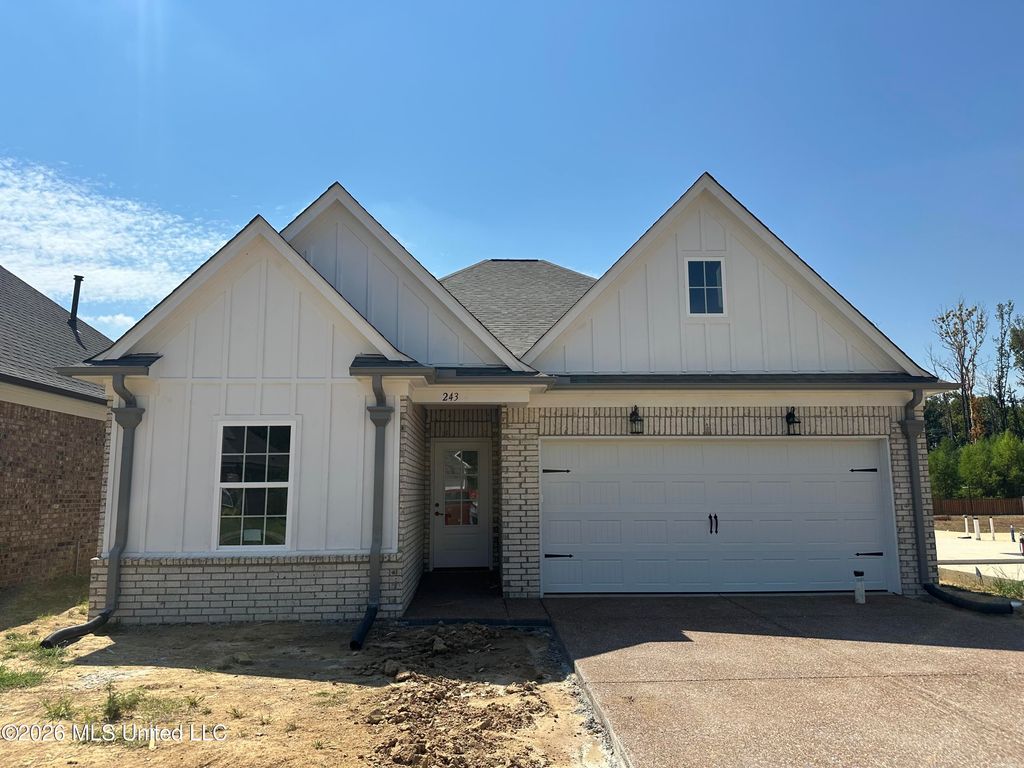 243 Flower Garden Drive Drive, Southaven, MS 38671