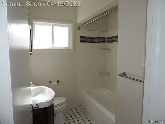 2016 W 12 Mile Road, Royal Oak, MI 48073