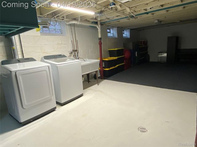 2016 W 12 Mile Road, Royal Oak, MI 48073