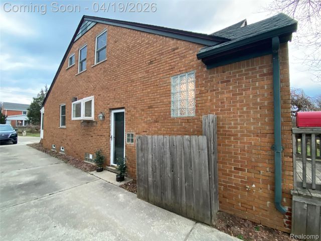 2016 W 12 Mile Road, Royal Oak, MI 48073