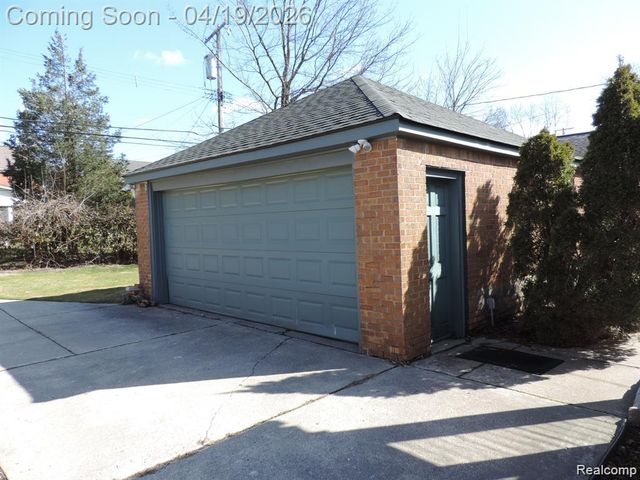 2016 W 12 Mile Road, Royal Oak, MI 48073