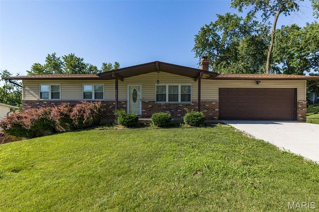 2831 Corral Estates Drive, Arnold, MO 63010