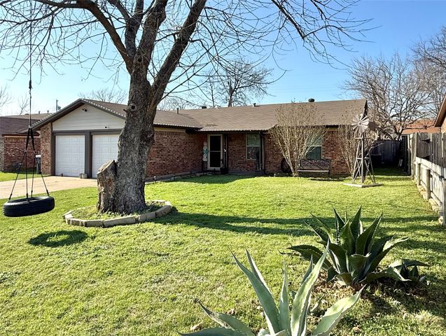 1416 Mimosa Street, Cleburne, TX 76033