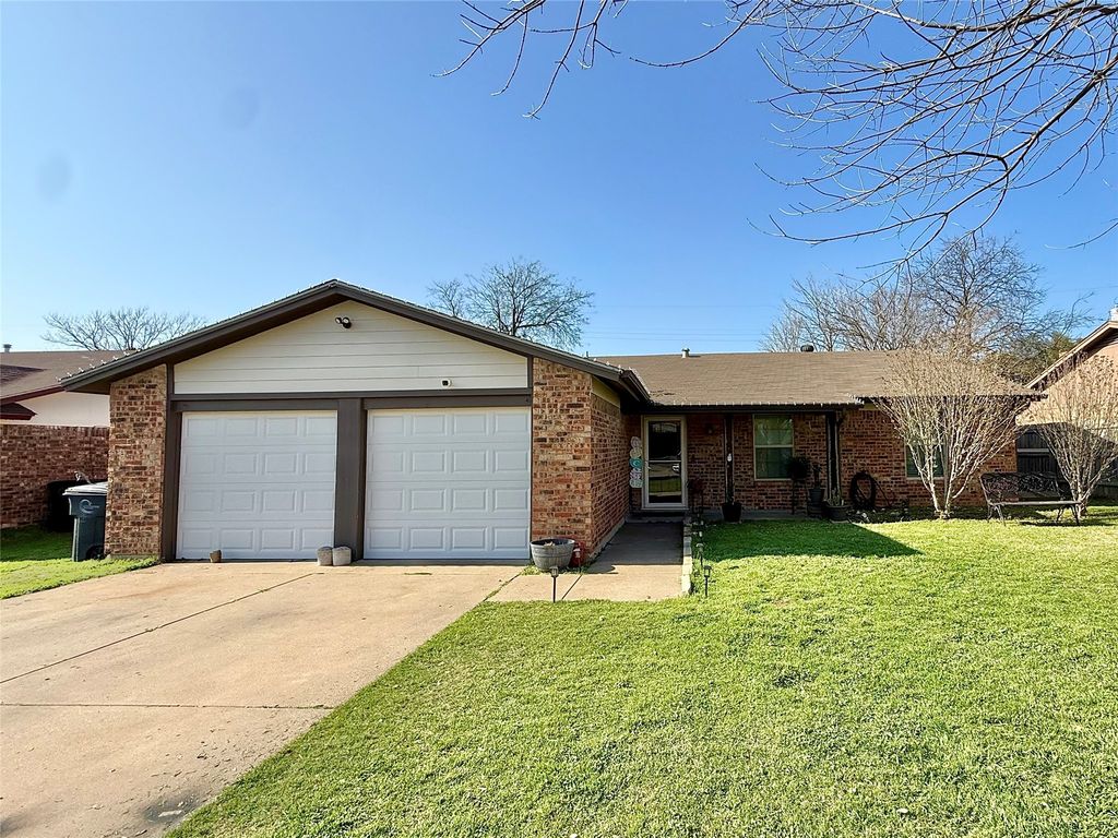1416 Mimosa Street, Cleburne, TX 76033