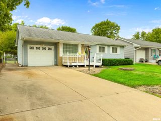102 LAUREL Lane, East Peoria, IL 61611