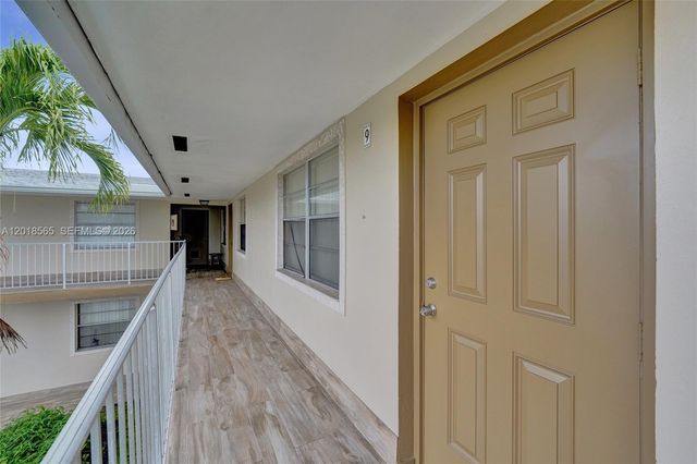 111 SE 4th Ave 8, Hallandale Beach, FL 33009