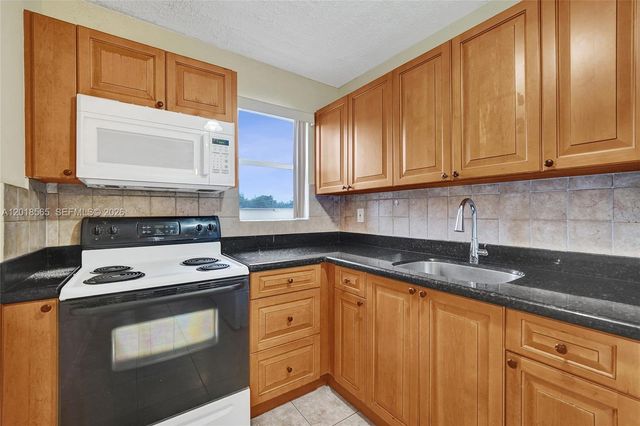 111 SE 4th Ave 8, Hallandale Beach, FL 33009