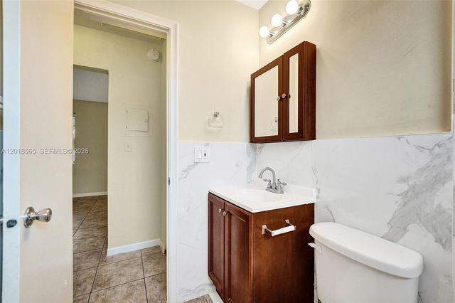 111 SE 4th Ave 8, Hallandale Beach, FL 33009