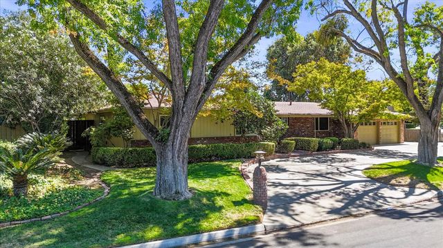 1010 Edgebrook Dr, Modesto, CA 95354