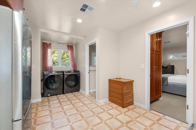 1010 Edgebrook Dr, Modesto, CA 95354