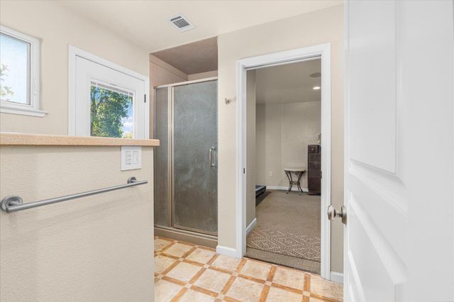 1010 Edgebrook Dr, Modesto, CA 95354