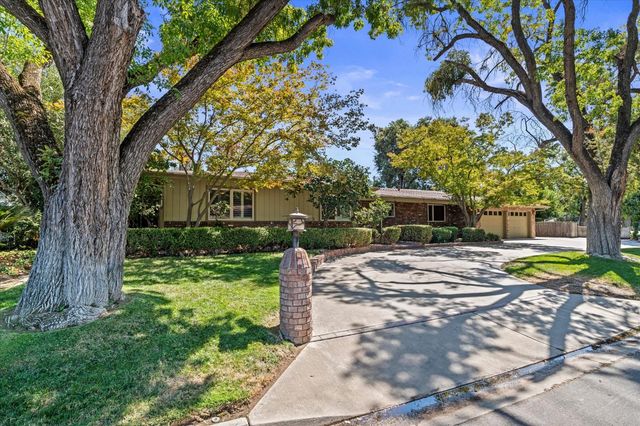 1010 Edgebrook Dr, Modesto, CA 95354