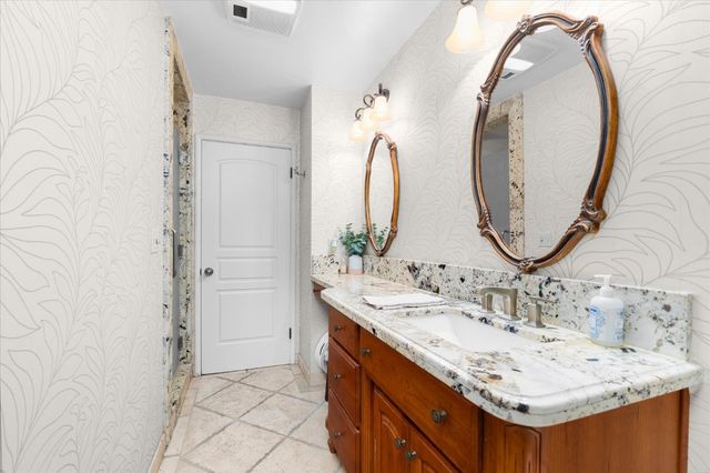 1010 Edgebrook Dr, Modesto, CA 95354