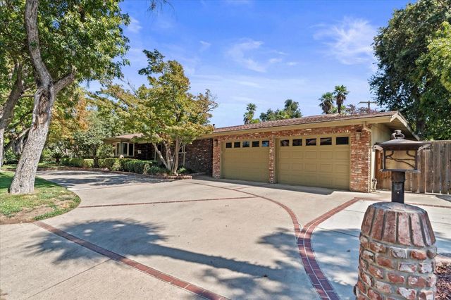 1010 Edgebrook Dr, Modesto, CA 95354