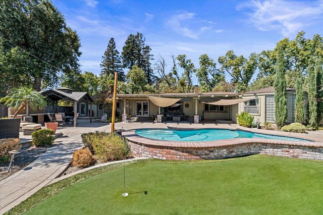 1010 Edgebrook Dr, Modesto, CA 95354