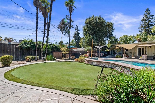 1010 Edgebrook Dr, Modesto, CA 95354