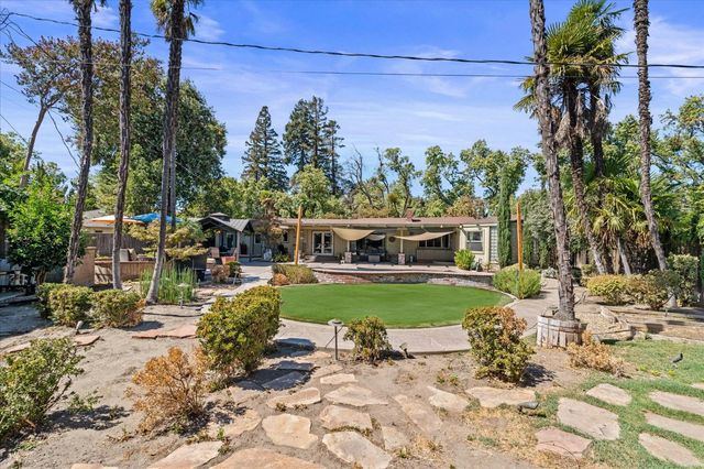 1010 Edgebrook Dr, Modesto, CA 95354